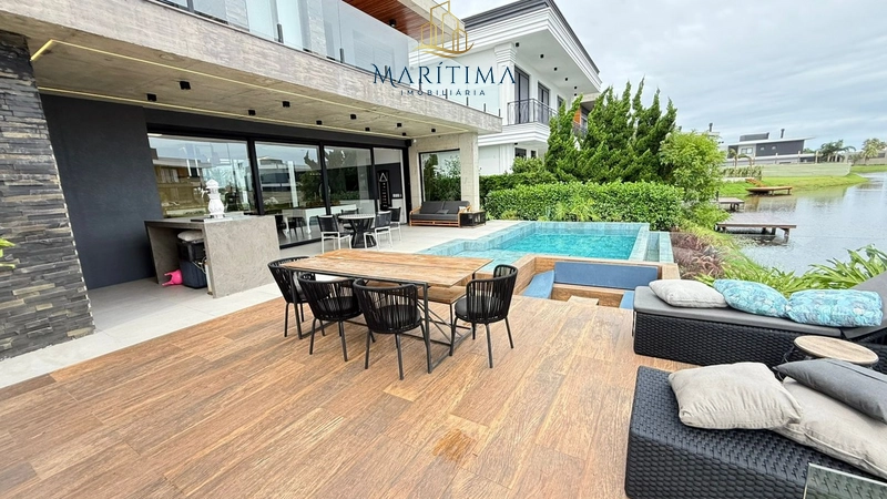 Sobrado com 05 suítes, em condomínio fechado!: 10ª foto da galeria de imagens do imóvel