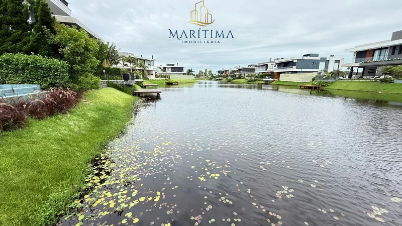 Sobrado com 05 suítes, em condomínio fechado!: 3ª foto da galeria de imagens do imóvel