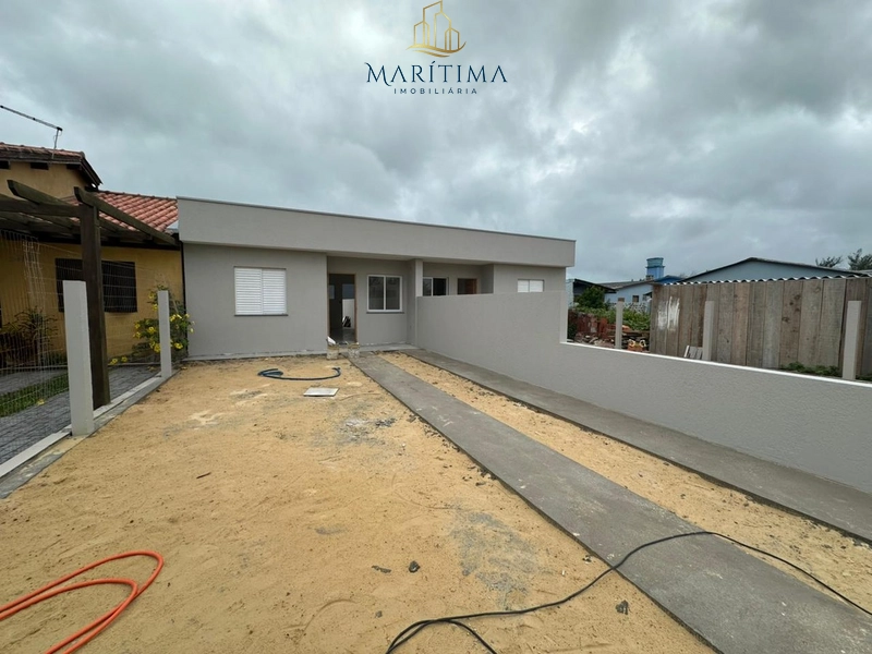 Casa com 02 dormitórios em Tramandaí!: 1ª foto da galeria de imagens do imóvel