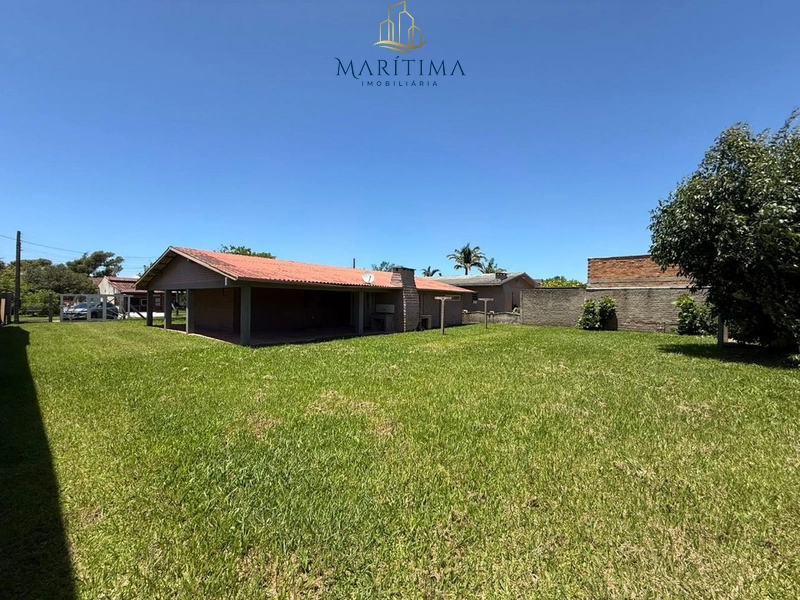 Casa com 03 dormitórios em Imbé!