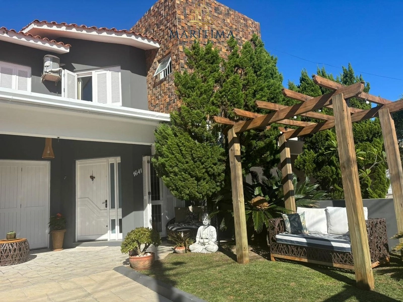 Casa com 04 dormitórios em Imbé!: 1ª foto da galeria de imagens do imóvel