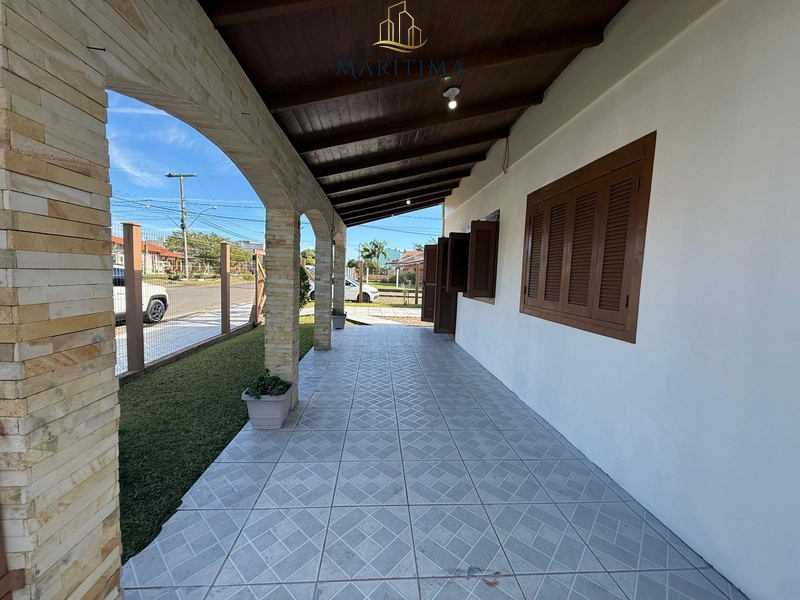Casa de esquina junto ao centro: 3ª foto da galeria de imagens do imóvel