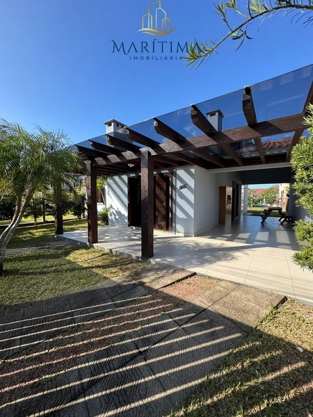 Casa com 04 dormitórios, no Centrinho de Nova Tramandaí!: 1ª foto da galeria de imagens do imóvel