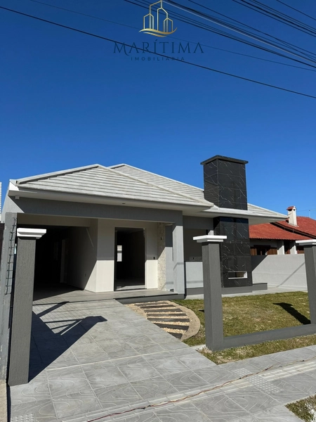 Casa nova com 03 dormitórios, em Nova Tramandaí!