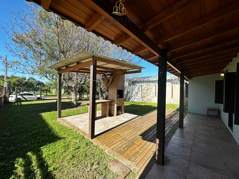 Casa com 03 dormitórios e pátio amplo, a 100 metros do Mar!!!: 4ª foto da galeria de imagens do imóvel