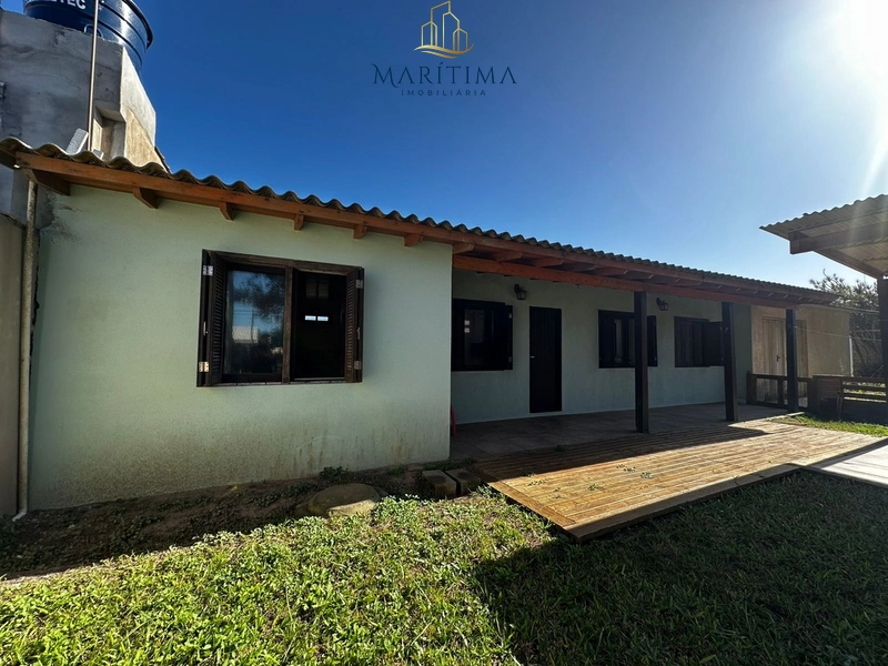 Casa com 03 dormitórios e pátio amplo, a 100 metros do Mar!!!: 1ª foto da galeria de imagens do imóvel