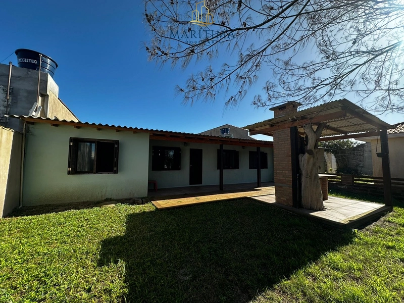 Casa com 03 dormitórios e pátio amplo, a 100 metros do Mar!!!: 5ª foto da galeria de imagens do imóvel