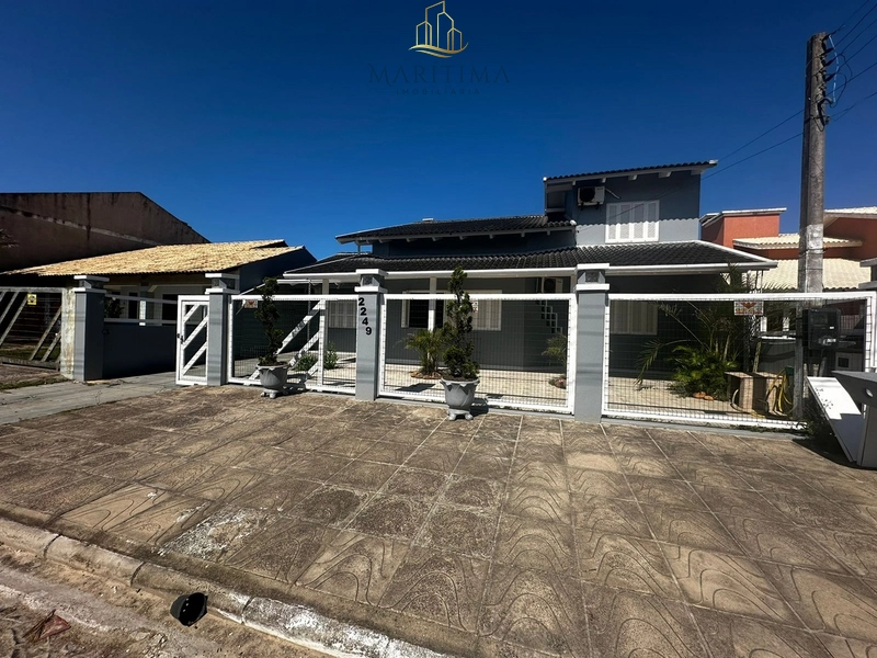 Casa no Centro de Imbé, com 05 dormitórios e piscina!: 2ª foto da galeria de imagens do imóvel