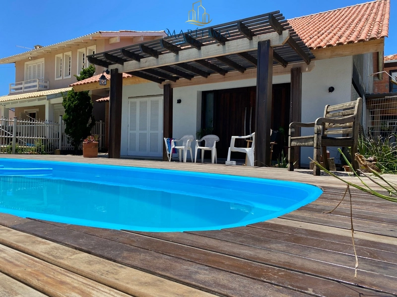 Casa ampla a 03 quadras do Mar, em Tramandaí!: 1ª foto da galeria de imagens do imóvel