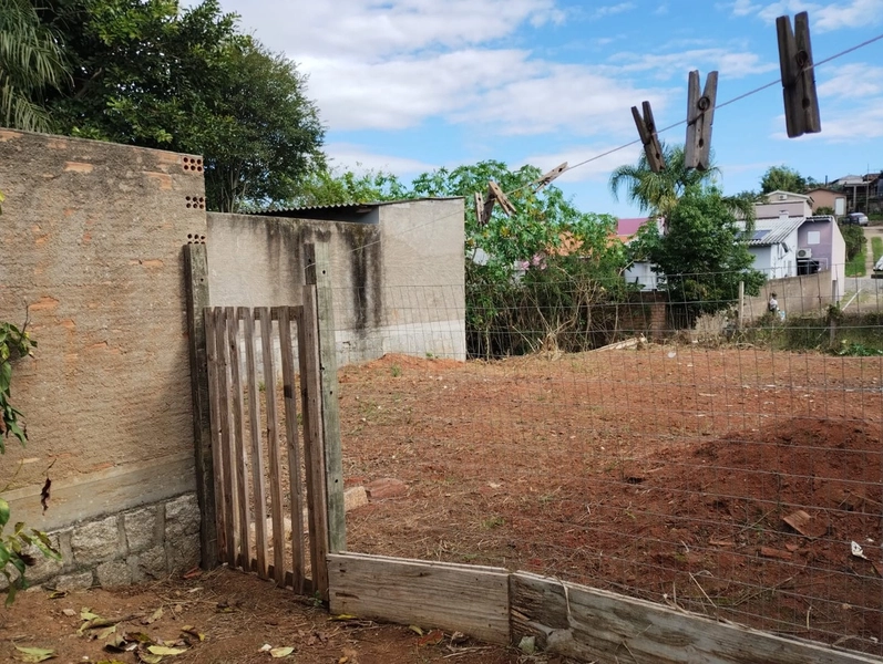 CASA EM LOTE AMPLO PRÓXIMA AO CENTRO.: 7ª foto da galeria de imagens do imóvel