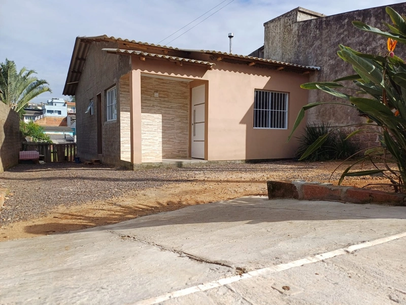 CASA EM LOTE AMPLO PRÓXIMA AO CENTRO.: 1ª foto da galeria de imagens do imóvel
