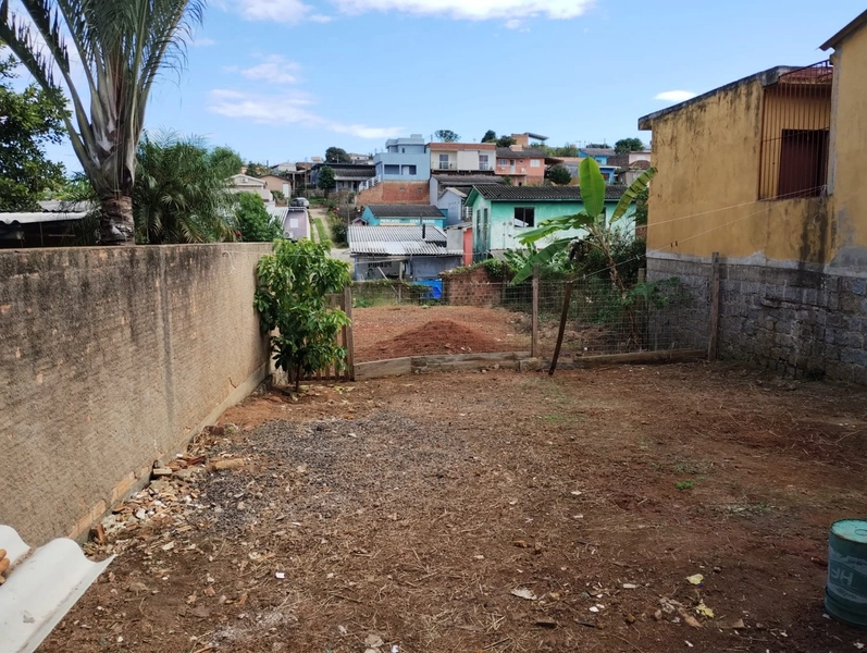 CASA EM LOTE AMPLO PRÓXIMA AO CENTRO.: 8ª foto da galeria de imagens do imóvel