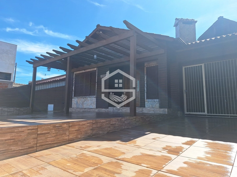 CASA ESTILO COLONIAL ACONCHEGANTE E BEM LOCALIZADA...: 4ª foto da galeria de imagens do imóvel