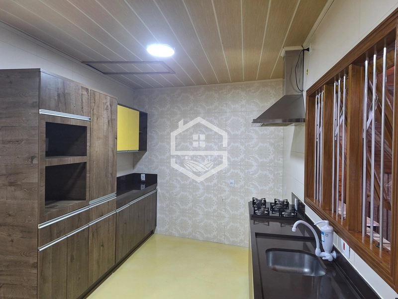 CASA ESTILO COLONIAL ACONCHEGANTE E BEM LOCALIZADA...: 2ª foto da galeria de imagens do imóvel