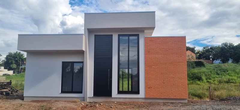 Casa Nova com Pé-Direito Alto no Loteamento San Vicente, Montenegro