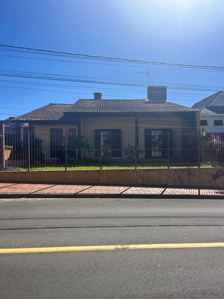 Casa com 3 Dormitórios e 209m² no Centro de Montenegro