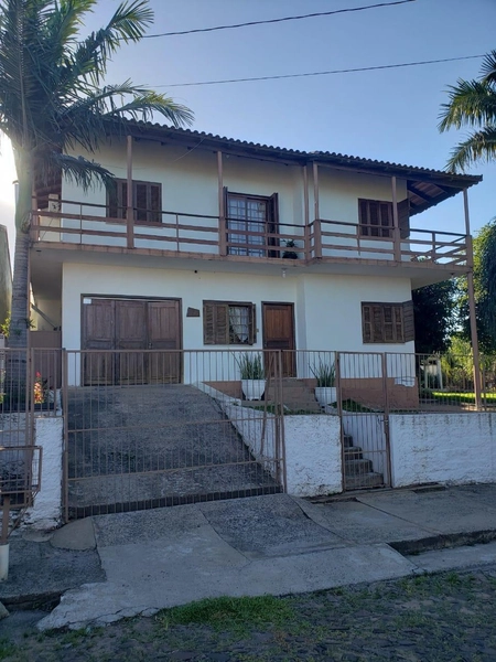 Casa de dois andares, à venda no Bairro São Paulo - Montenegro
