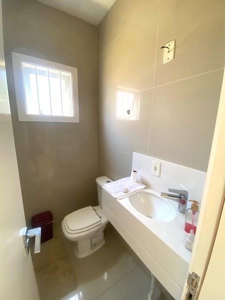 Casa Moderna de 251m² com Amplo Pátio Próximo ao Fórum, Montenegro: 18ª foto da galeria de imagens do imóvel