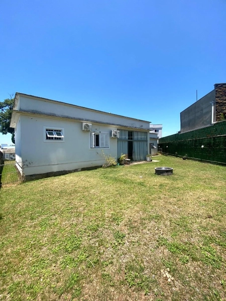 Casa Moderna de 251m² com Amplo Pátio Próximo ao Fórum, Montenegro: 28ª foto da galeria de imagens do imóvel