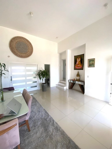 Casa Moderna de 251m² com Amplo Pátio Próximo ao Fórum, Montenegro: 7ª foto da galeria de imagens do imóvel