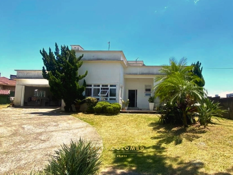 Casa Moderna de 251m² com Amplo Pátio Próximo ao Fórum, Montenegro: 1ª foto da galeria de imagens do imóvel