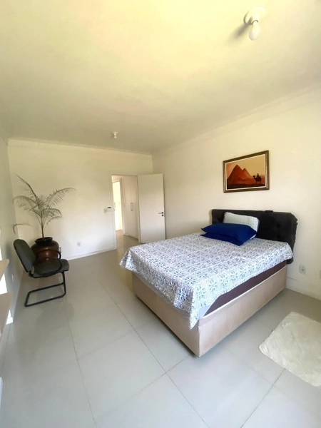 Casa Moderna de 251m² com Amplo Pátio Próximo ao Fórum, Montenegro: 10ª foto da galeria de imagens do imóvel