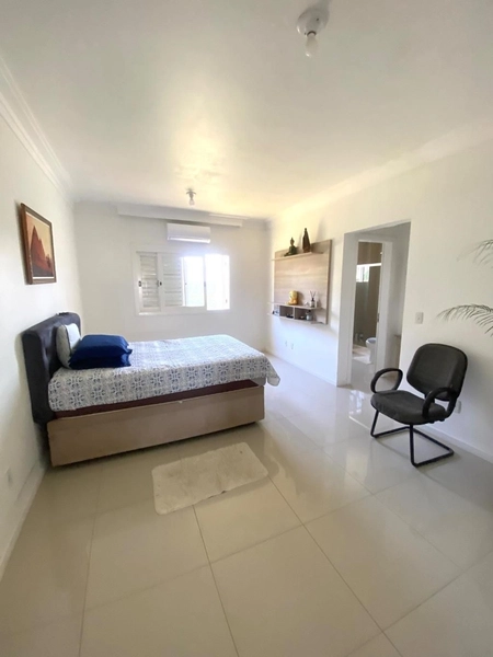 Casa Moderna de 251m² com Amplo Pátio Próximo ao Fórum, Montenegro: 12ª foto da galeria de imagens do imóvel