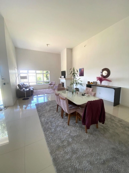 Casa Moderna de 251m² com Amplo Pátio Próximo ao Fórum, Montenegro: 8ª foto da galeria de imagens do imóvel