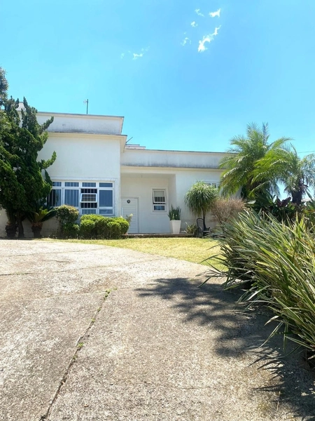 Casa Moderna de 251m² com Amplo Pátio Próximo ao Fórum, Montenegro: 4ª foto da galeria de imagens do imóvel