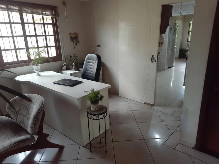 Casa de Alvenaria com 3 Dormitórios e Closet no Bairro Municipal: 8ª foto da galeria de imagens do imóvel