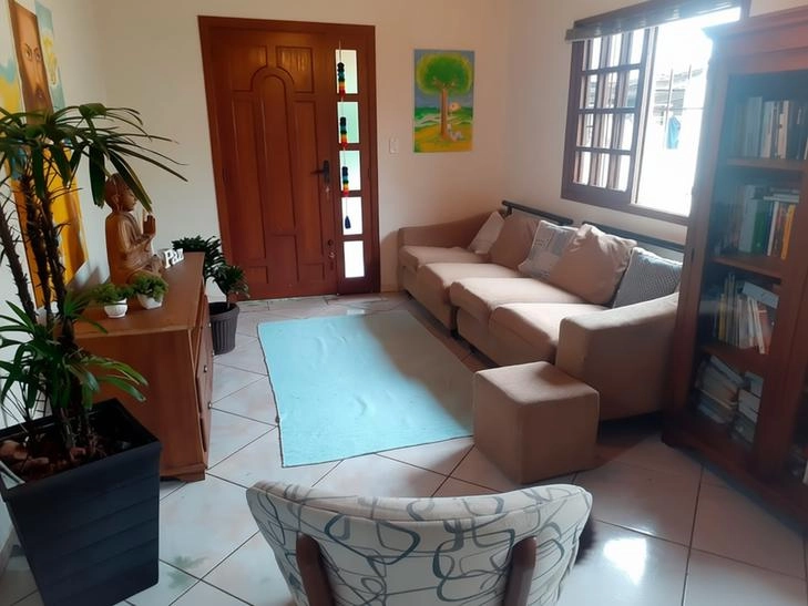 Casa de Alvenaria com 3 Dormitórios e Closet no Bairro Municipal: 9ª foto da galeria de imagens do imóvel