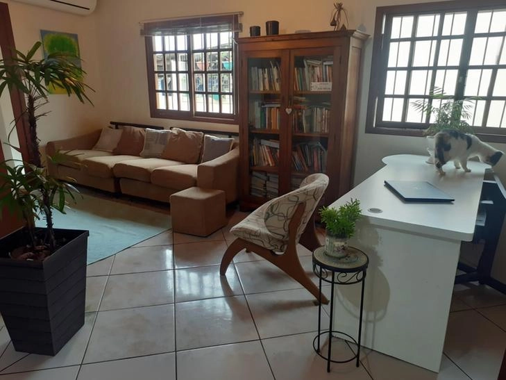 Casa de Alvenaria com 3 Dormitórios e Closet no Bairro Municipal: 16ª foto da galeria de imagens do imóvel