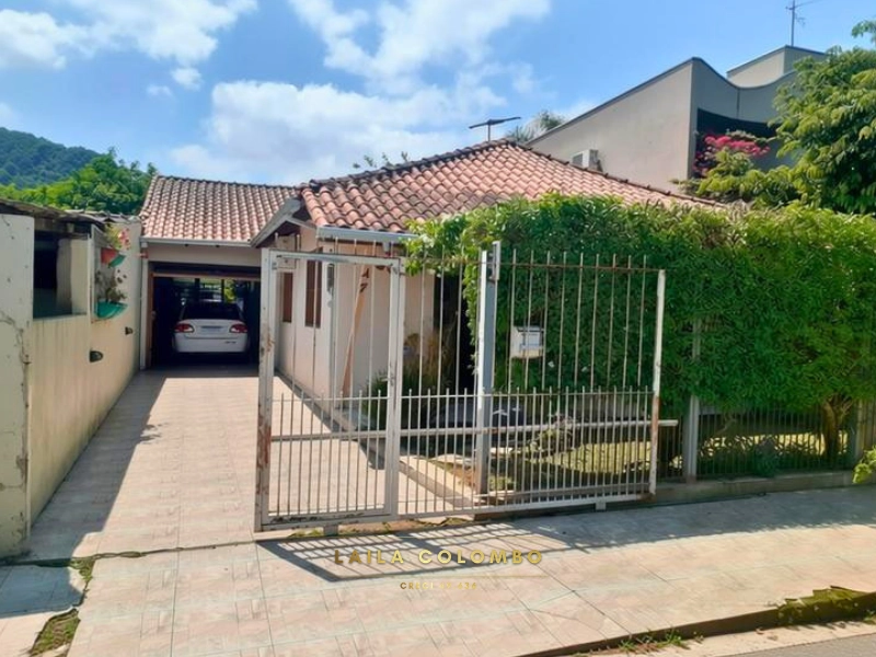 Casa de Alvenaria com 3 Dormitórios e Closet no Bairro Municipal: 1ª foto da galeria de imagens do imóvel