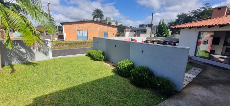 Casa com 3 Dormitórios, Escritório e Aquecimento Solar: 3ª foto da galeria de imagens do imóvel