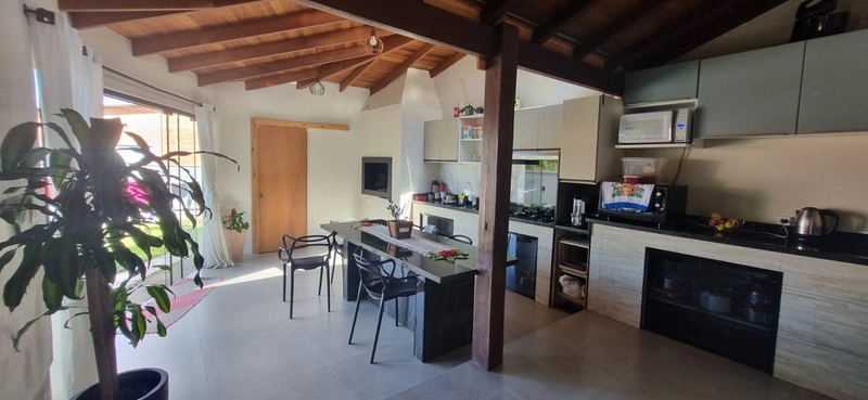 Casa com 3 Dormitórios, Escritório e Aquecimento Solar: 7ª foto da galeria de imagens do imóvel