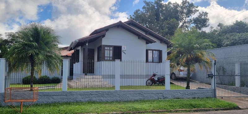 Casa com 3 Dormitórios, Escritório e Aquecimento Solar: 1ª foto da galeria de imagens do imóvel