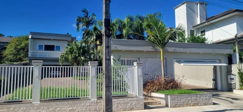 Casa de Alto Padrão com 4 Dormitórios no Bairro Rui Barbosa: 2ª foto da galeria de imagens do imóvel