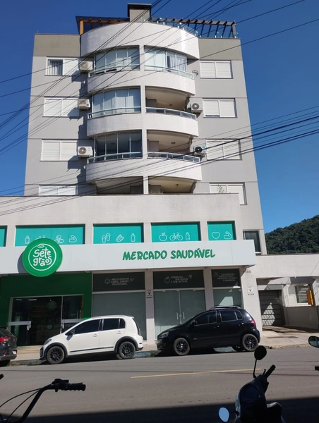 Apartamento com Suíte e Amplo Terraço no Centro de Montenegro: 1ª foto da galeria de imagens do imóvel