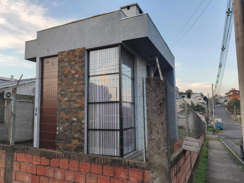 Casa Moderna com 2 Suítes no Bairro Rui Barbosa Montenegro
