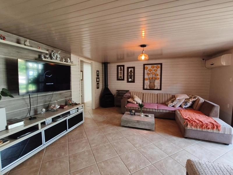 Casa de 3 Dormitórios com Pátio de 448m² no Bairro São João: 11ª foto da galeria de imagens do imóvel
