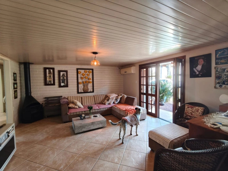Casa de 3 Dormitórios com Pátio de 448m² no Bairro São João: 10ª foto da galeria de imagens do imóvel