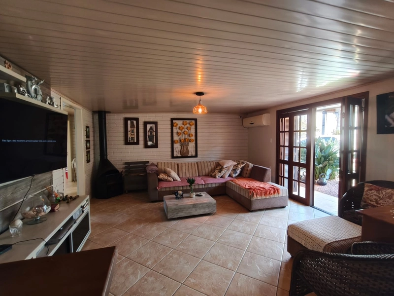 Casa de 3 Dormitórios com Pátio de 448m² no Bairro São João: 8ª foto da galeria de imagens do imóvel
