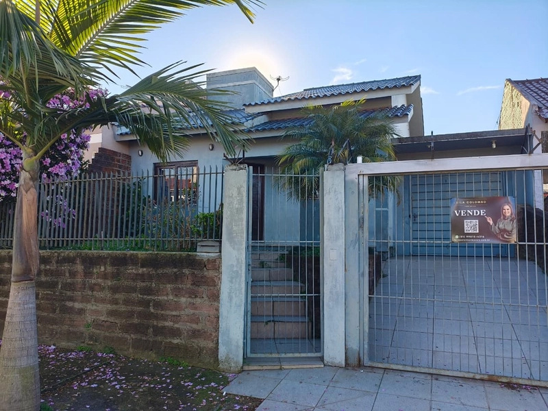 Casa de 3 Dormitórios Semi-Mobiliada no Bairro Santa Rita