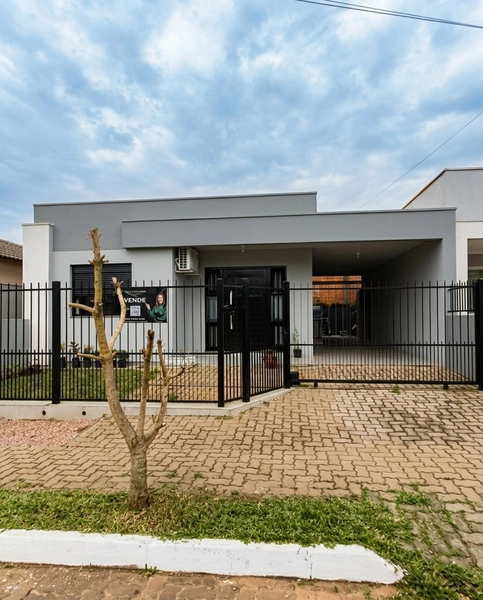 Casa 2 Dorms com Garagem Coberta e Pátio Fechado no Bairro Senai