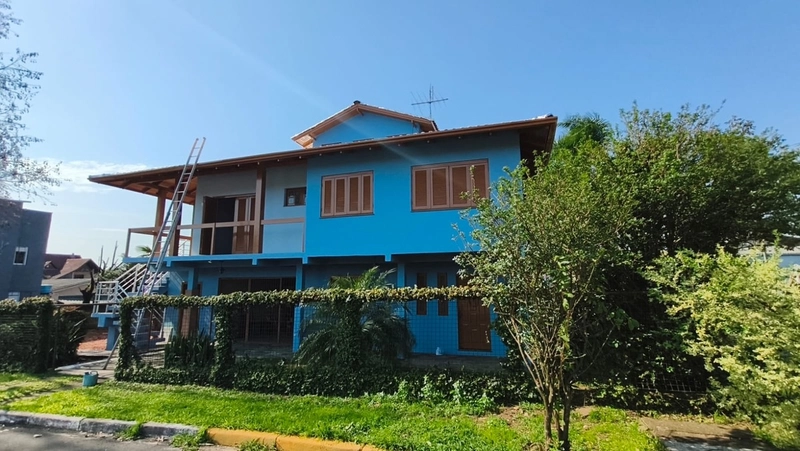 Casa de 210m² com duas moradias independentes no Bairro São João