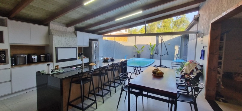 Casa de 3 Dormitórios com Piscina e Espaço Gourmet em Montenegro: 5ª foto da galeria de imagens do imóvel