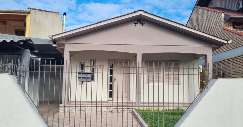 Casa à venda com excelente pátio e piscina no Bairro São João.: 1ª foto da galeria de imagens do imóvel