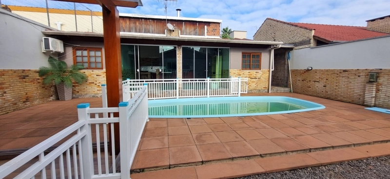 Casa à venda com excelente pátio e piscina no Bairro São João.: 3ª foto da galeria de imagens do imóvel