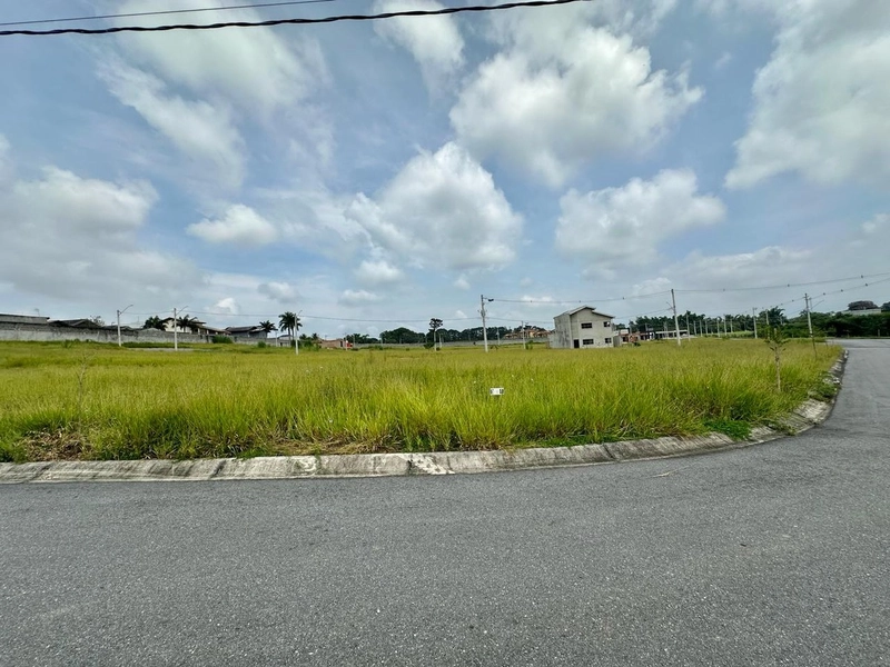 Terreno plano a venda no Condomínio Colinas do Sol em Tremembé SP: 1ª foto da galeria de imagens do imóvel