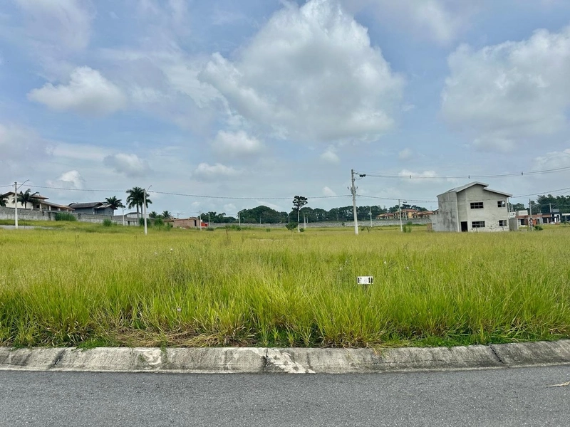 Terreno plano a venda no Condomínio Colinas do Sol em Tremembé SP: 2ª foto da galeria de imagens do imóvel